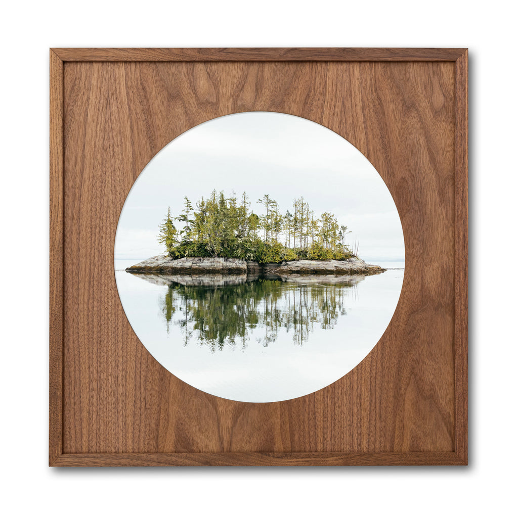 THE ISLAND CIRCLE FRAME